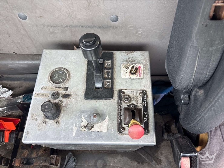 2007-freightliner-m2-112-tri-axle-dump-truck-image-40