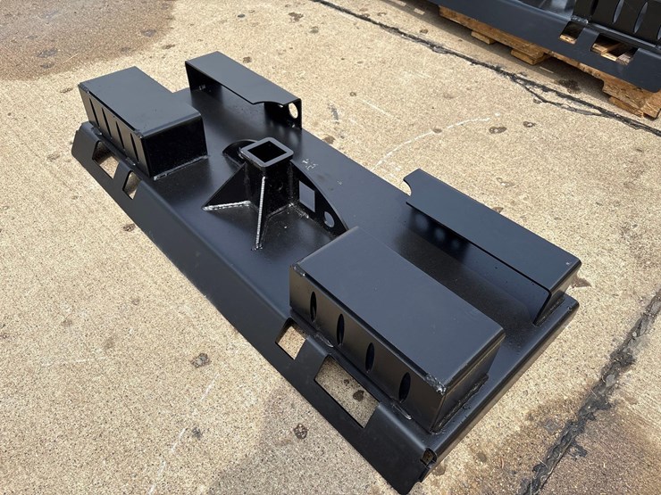 heavy-duty-skidloader-receiver-hitch-plate-image-2