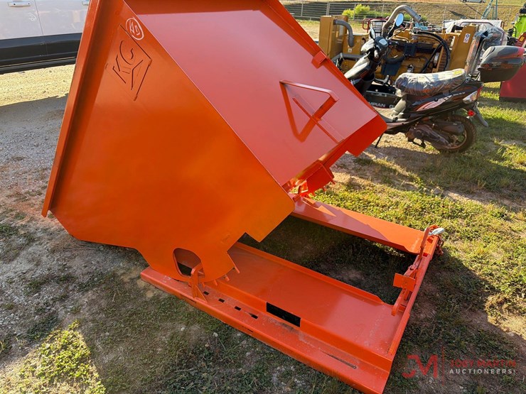 new-2yd-self-dumping-hopper-w/-fork-pockets-image-6