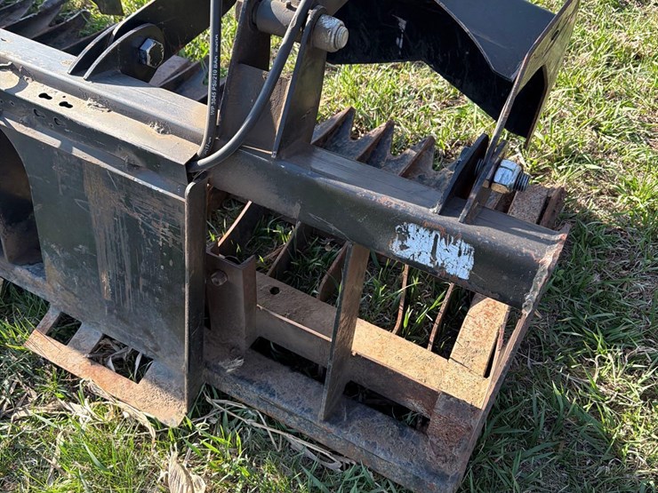 skidloader-78”-grapple-bucket-image-13