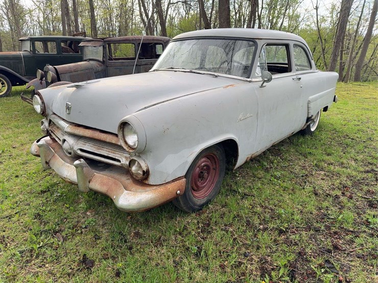 1952-ford-mainline-2-door-sedan-image-5