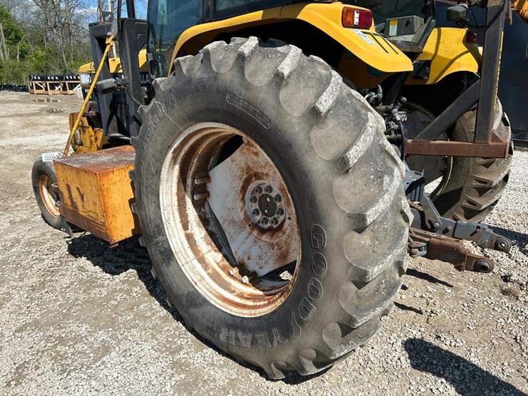 new-holland-8240-image-66