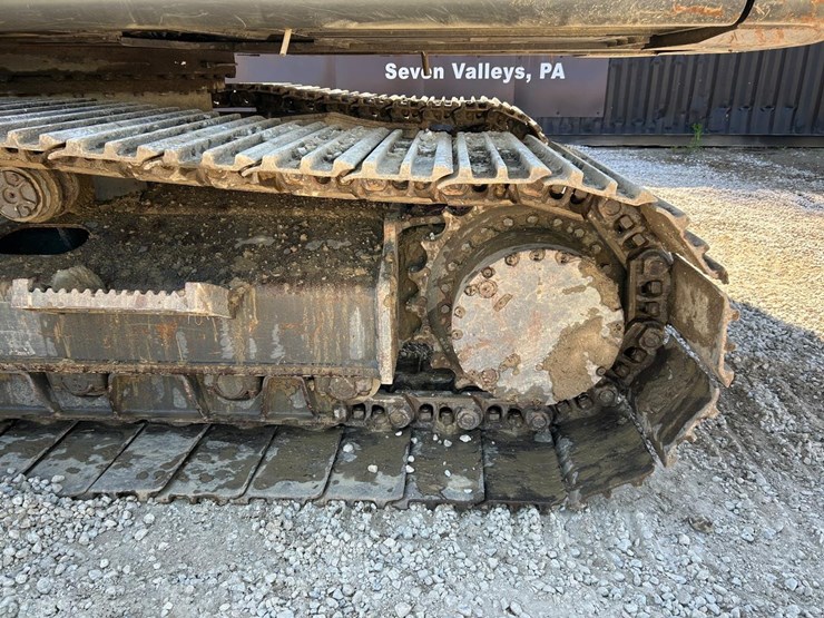 volvo-ec220dlc-excavator-image-19