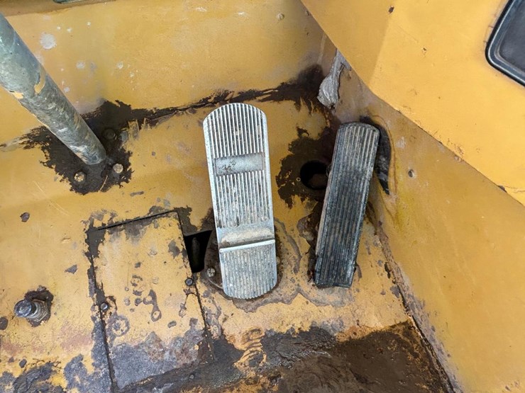 moxy-ha270-rock-truck-image-28