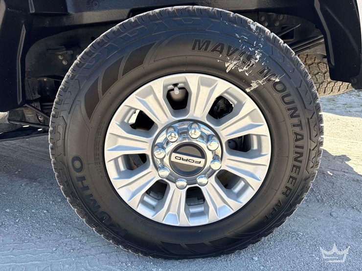 2022-ford-f350-image-32