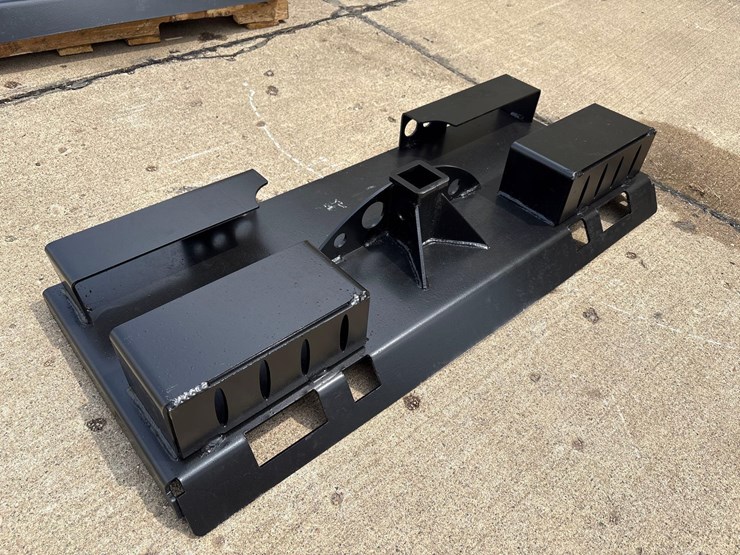heavy-duty-skidloader-receiver-hitch-plate-image-1