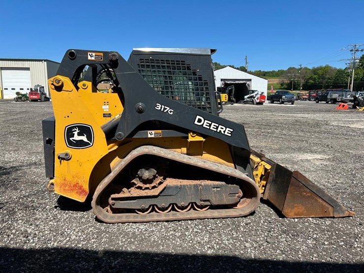 2023-deere-317g-image-5