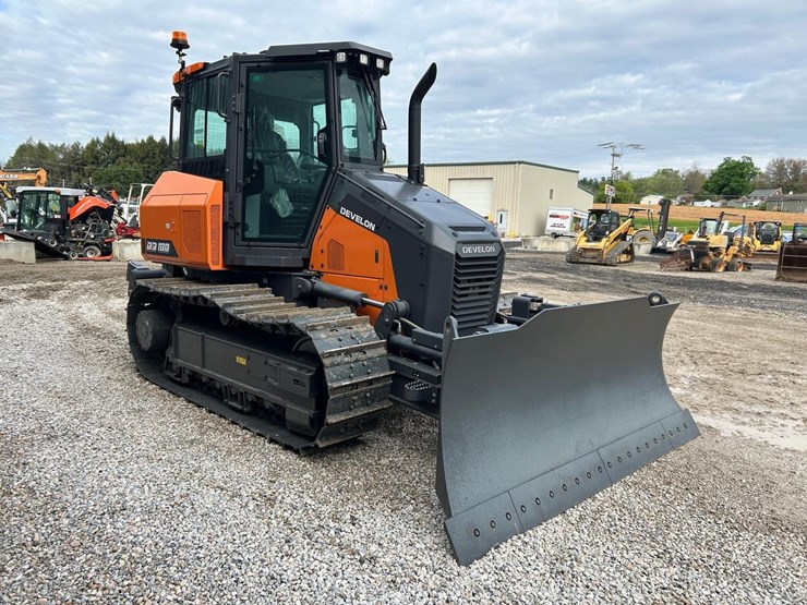 2026--develon-dd100-us10-crawler-dozer-image-6