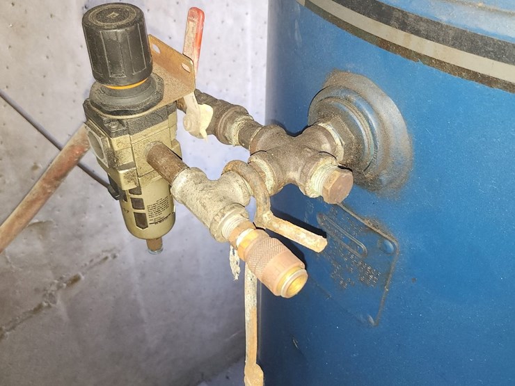 #4002-•-upright-air-compressor-(mauston,-wi)-image-5