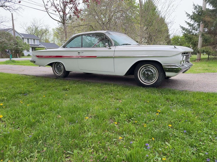 1961-chevrolet-impala-image-3