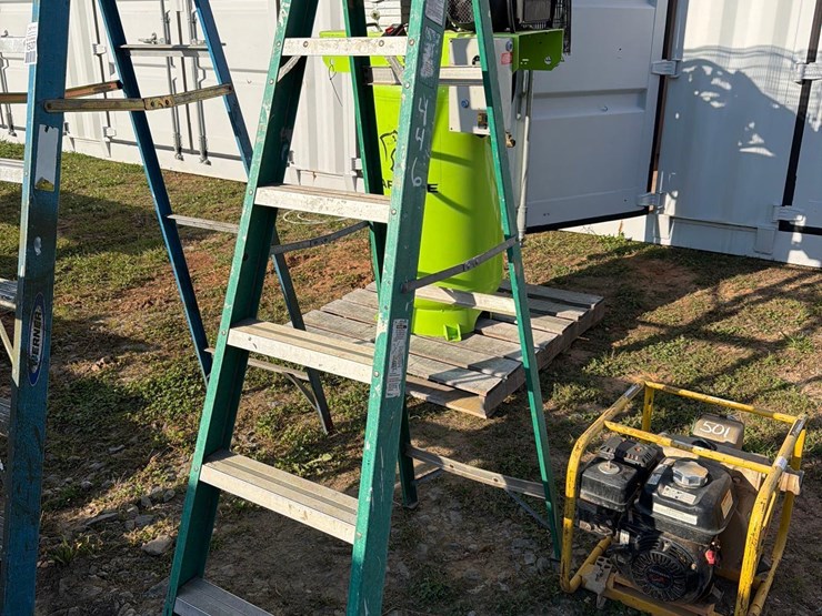 keller-6'-fiberglass-a-frame-ladder-image-2