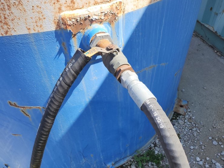 #4001-•-2400-gallon-oil-storage-tank-(mauston,-wi)-image-5