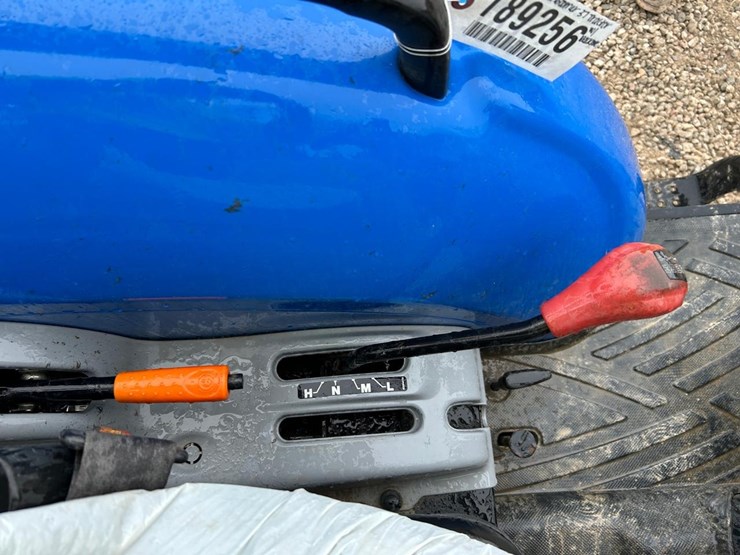 2015-new-holland-boomer-37-image-33