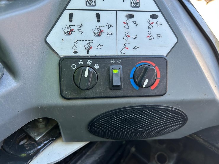 2023-bobcat-t770-image-29