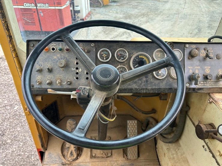 caterpillar-d25b-image-18