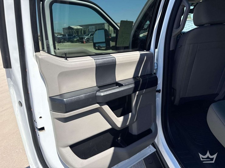 2022-ford-f350-image-27