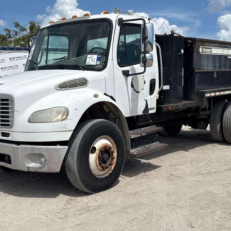 2007 FREIGHTLINER M2 106