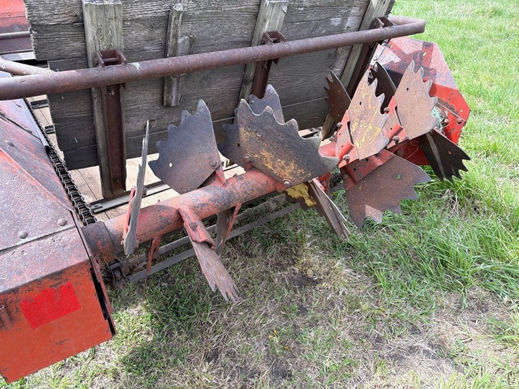 new-holland-512-image-11