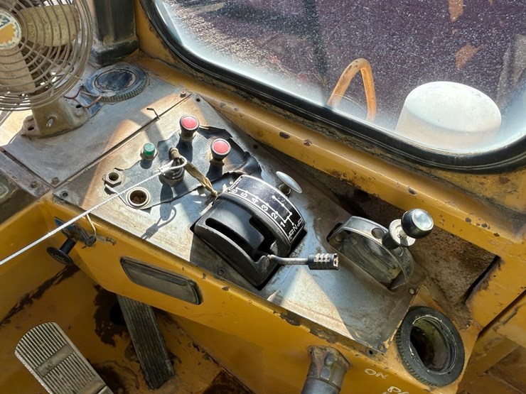 moxy-ha270-rock-truck-image-26