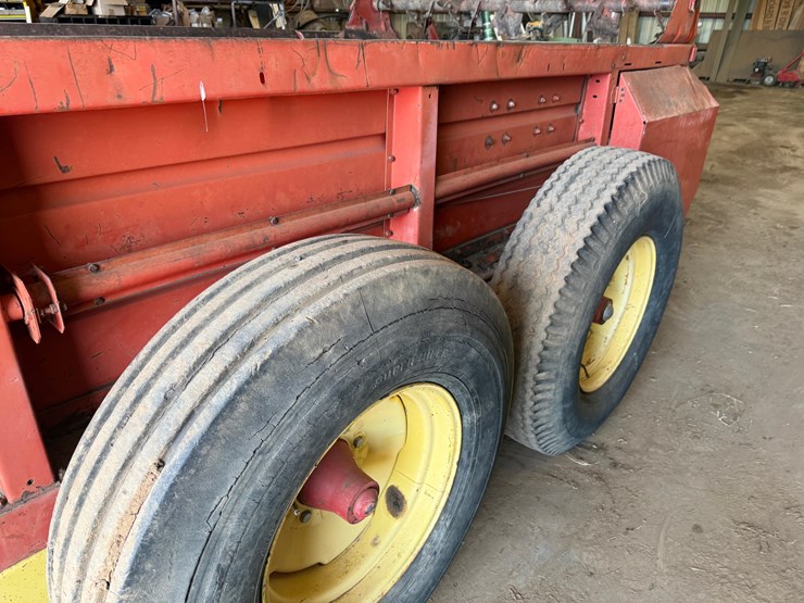 new-holland-791-image-4