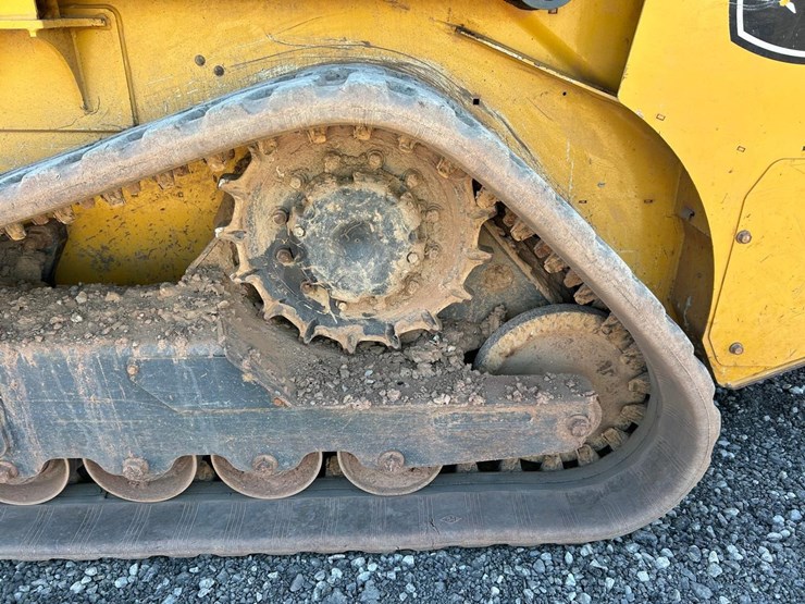 2023-deere-317g-image-18