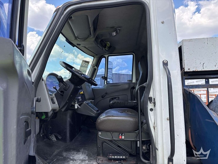 2018-international-durastar-4300-image-12