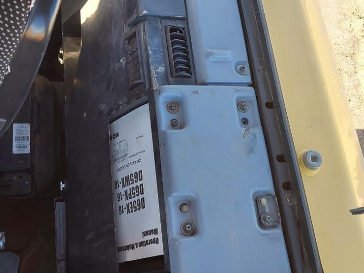 2011-komatsu-d65ex-16-image-25