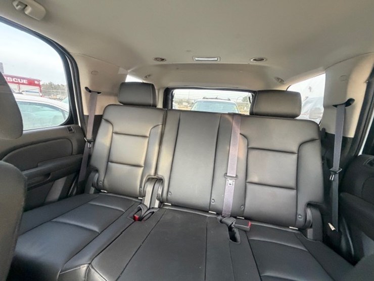 2012-chevrolet-tahoe-image-35