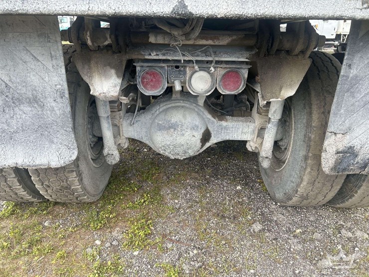 2007-freightliner-m2-112-tri-axle-dump-truck-image-17