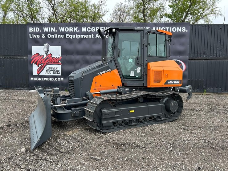 2026--develon-dd100-us10-crawler-dozer-image-1