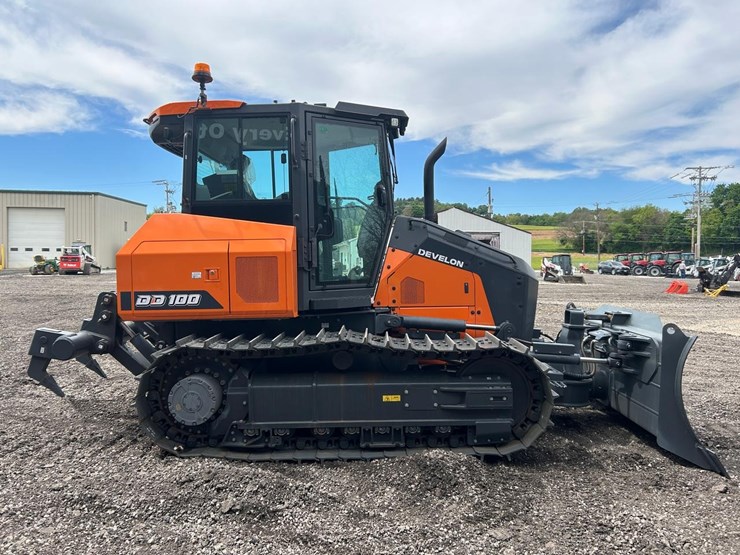 2026-develon-dd100-us10-crawler-dozer-image-5