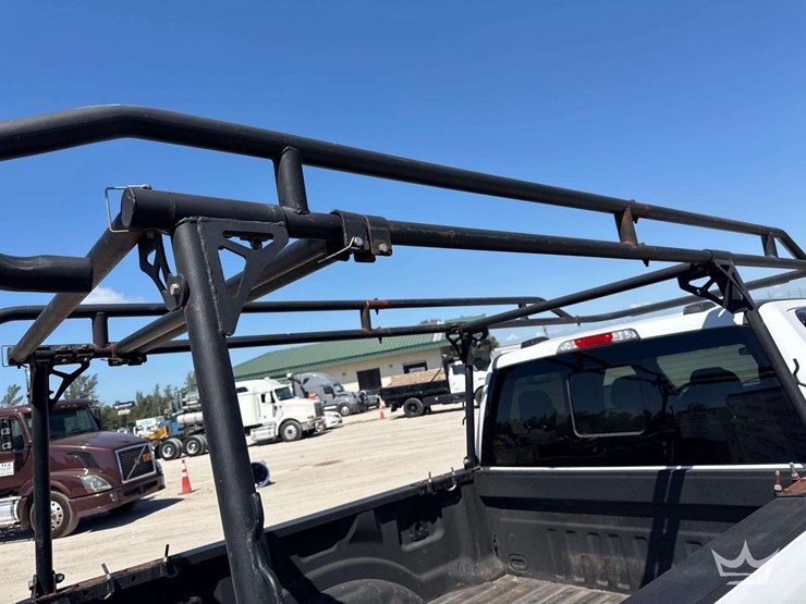 2022-ford-f350-image-16