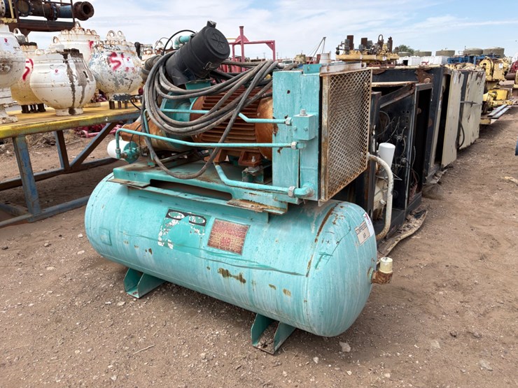 (3)-inoperable/incomplete-ingersoll-rand-up6-40-125-corkscrew-air-compressors-&-(1)-sullivan-palatek-air-compressor-image-2