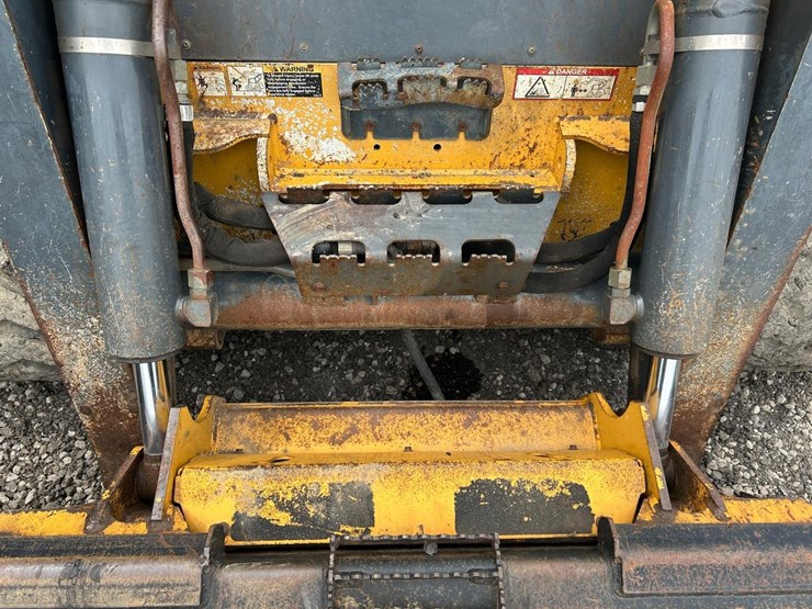 deere-333e-image-10