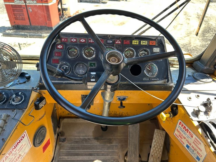 moxy-6225b-rock-truck-image-24