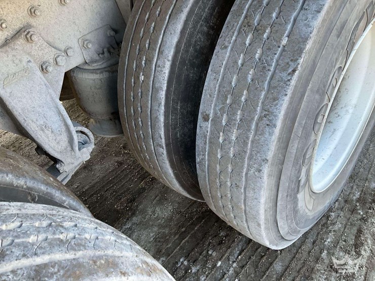 2012-freightliner-m2-112-t/a-fuel-and-lube-truck-image-58