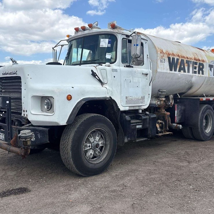 2000 MACK DM690S