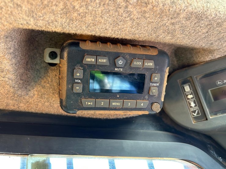 2023-deere-317g-image-24