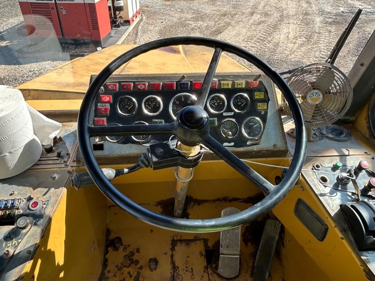 moxy-ha270-rock-truck-image-24