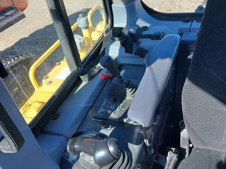 2011-komatsu-d65ex-16-image-23