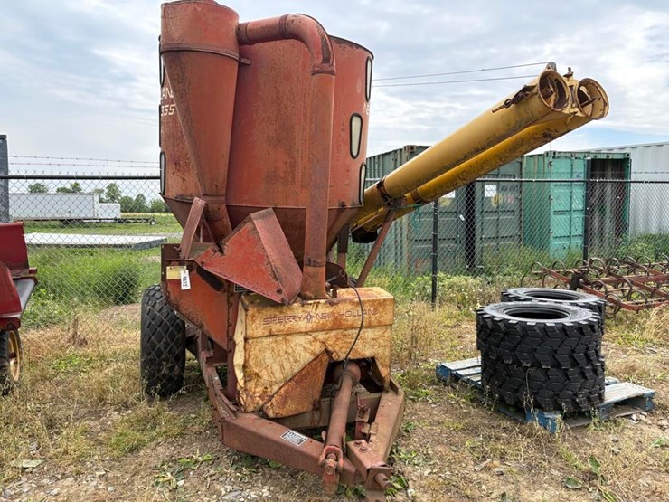 new-holland-355-image-1