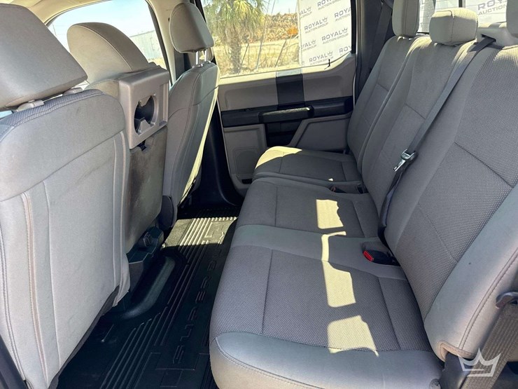 2022-ford-f350-image-28