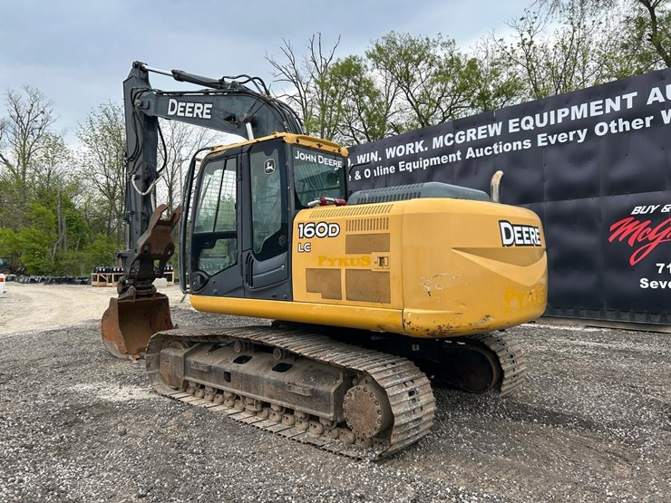 deere-160d-lc-image-2