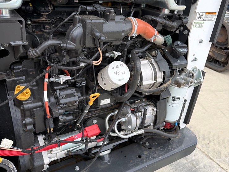 2023-bobcat-t770-image-31