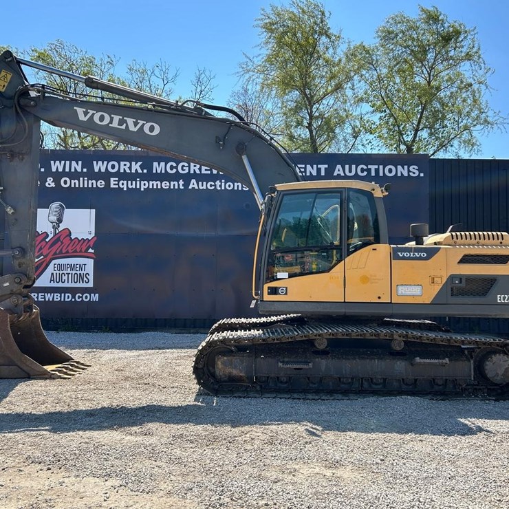 Volvo EC220DLC Excavator