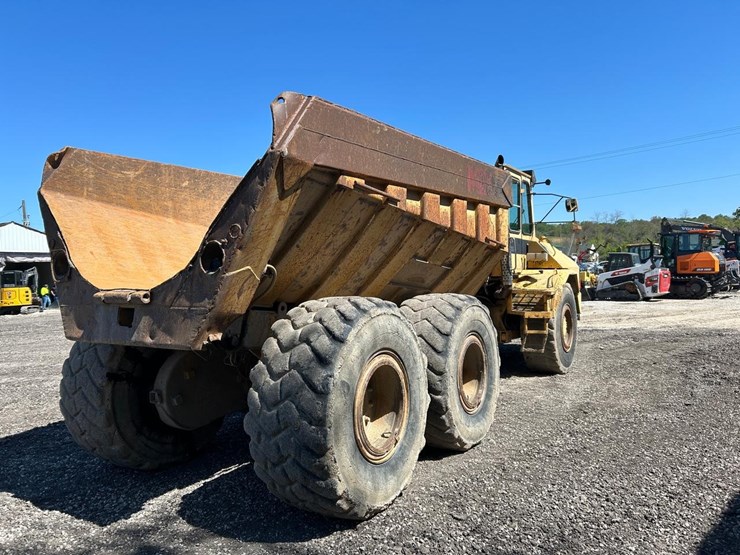 moxy-6225b-rock-truck-image-4