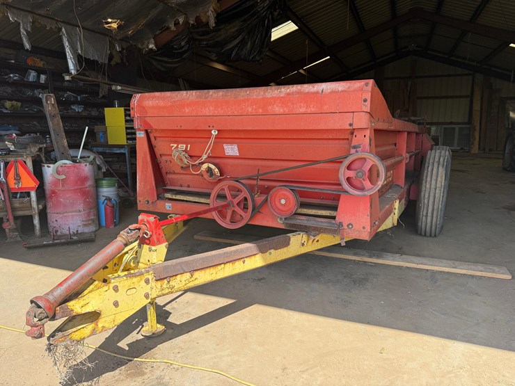new-holland-791-image-1