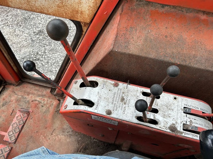 allis-chalmers-190xt-series-iii-tractor-image-24