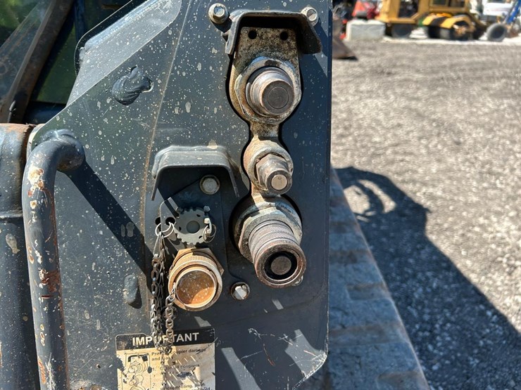 2023-deere-317g-image-11