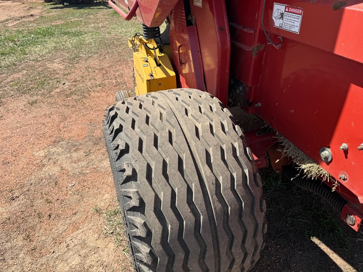 new-holland-br7090-image-3